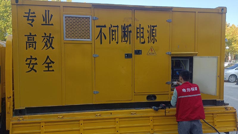 颍泉柴油发电机组和UPS电源配合使用时，如何避免切换过程中的电力中断？
